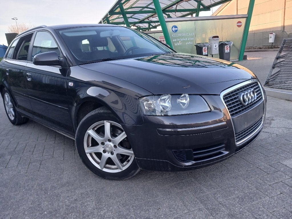 AUDI A3/2000cc TURBO DIESEL/GEKEURD/GARANTIE, Auto's, Zwart, Bedrijf, Euro 4, Adaptive Cruise Control