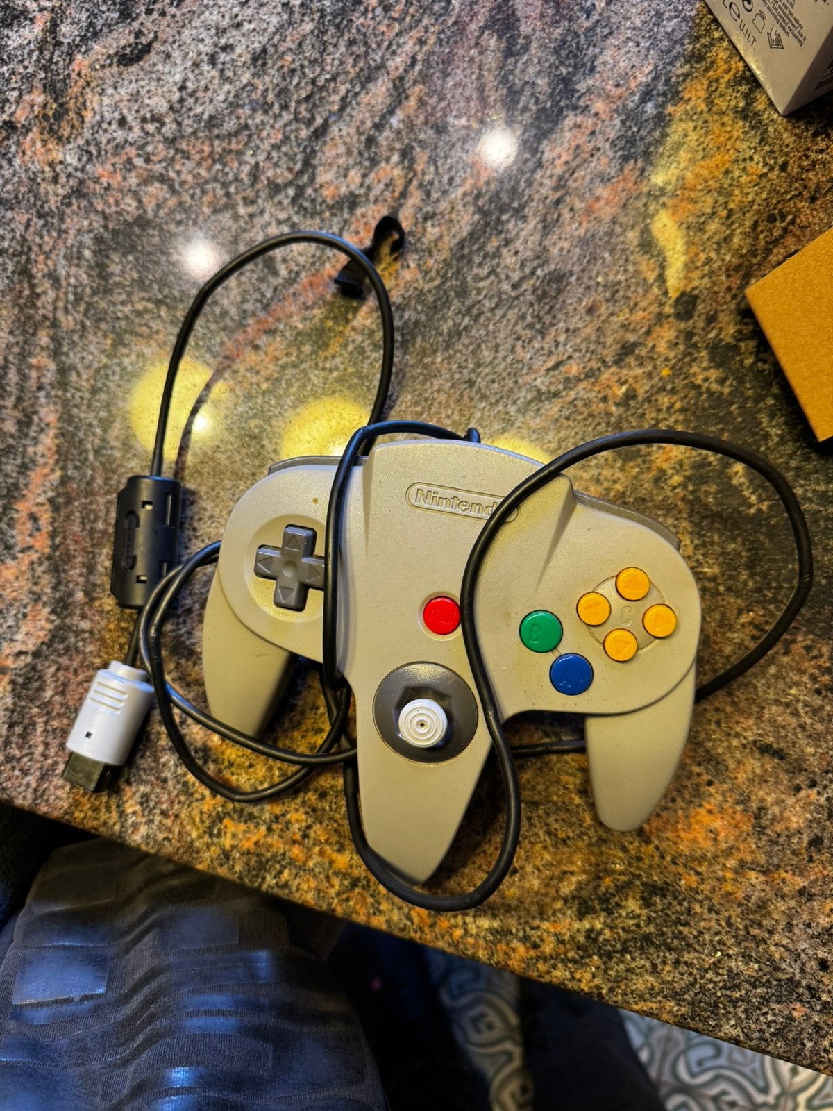 Goed werkende controller 64 nintendo, Games en Spelcomputers, Spelcomputers | Nintendo 64, Ophalen, Zo goed als nieuw