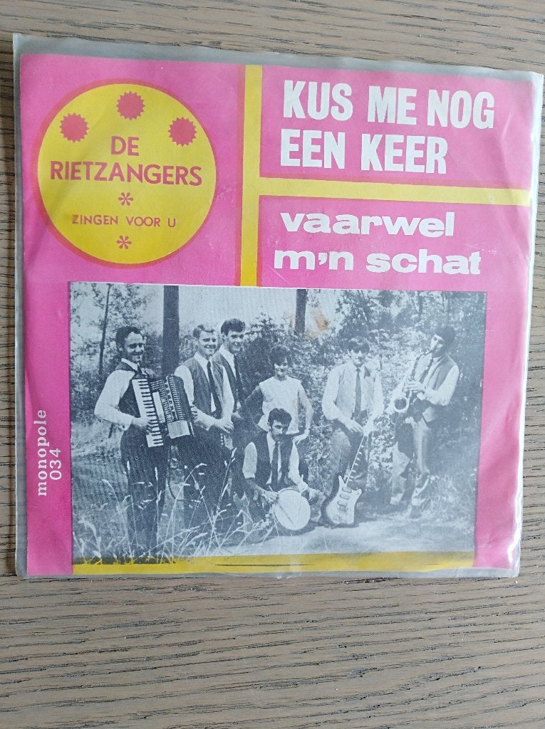 DE RIETZANGERS: "Kus me nog een keer" - Monopole TOPPER!, Fotohoes, Ophalen of Verzenden