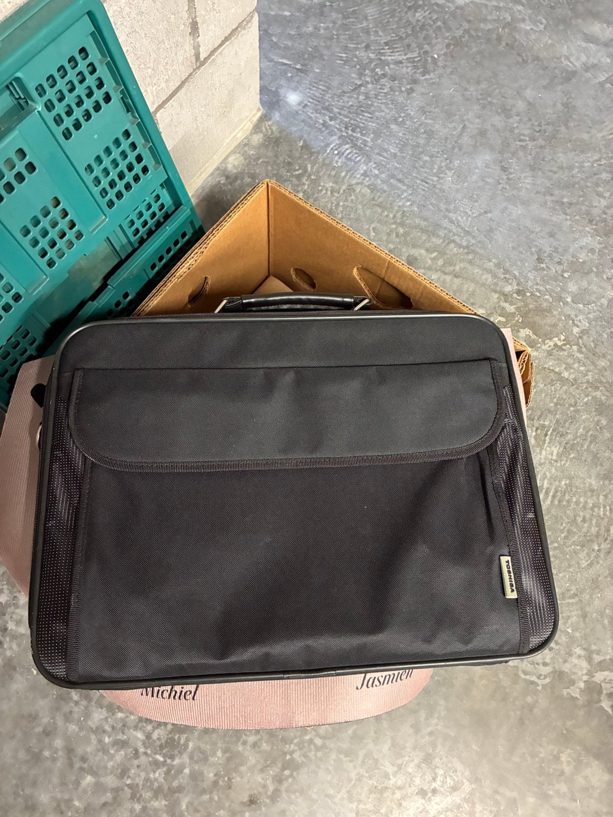 Latoptas Toshiba + riem, Computers en Software, Laptoptassen, Ophalen, Zo goed als nieuw