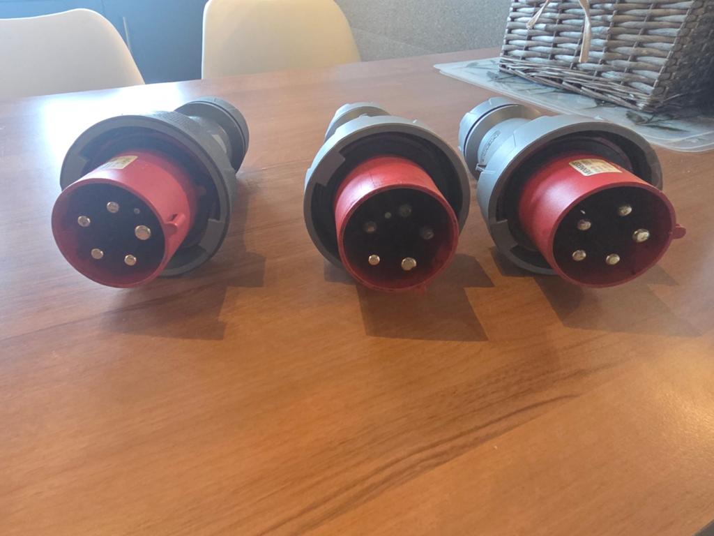Lot de 3 fiches industrielles triphasées CEE MENNEKES (16A /, Bricolage & Construction, Électricité & Câbles, Enlèvement ou Envoi