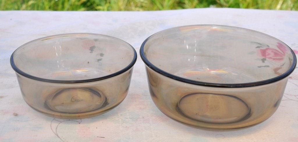 2 raviers vintage verre fumé arcopal edité pour bp année 70, Maison & Meubles, Cuisine | Vaisselle, Enlèvement ou Envoi, Comme neuf