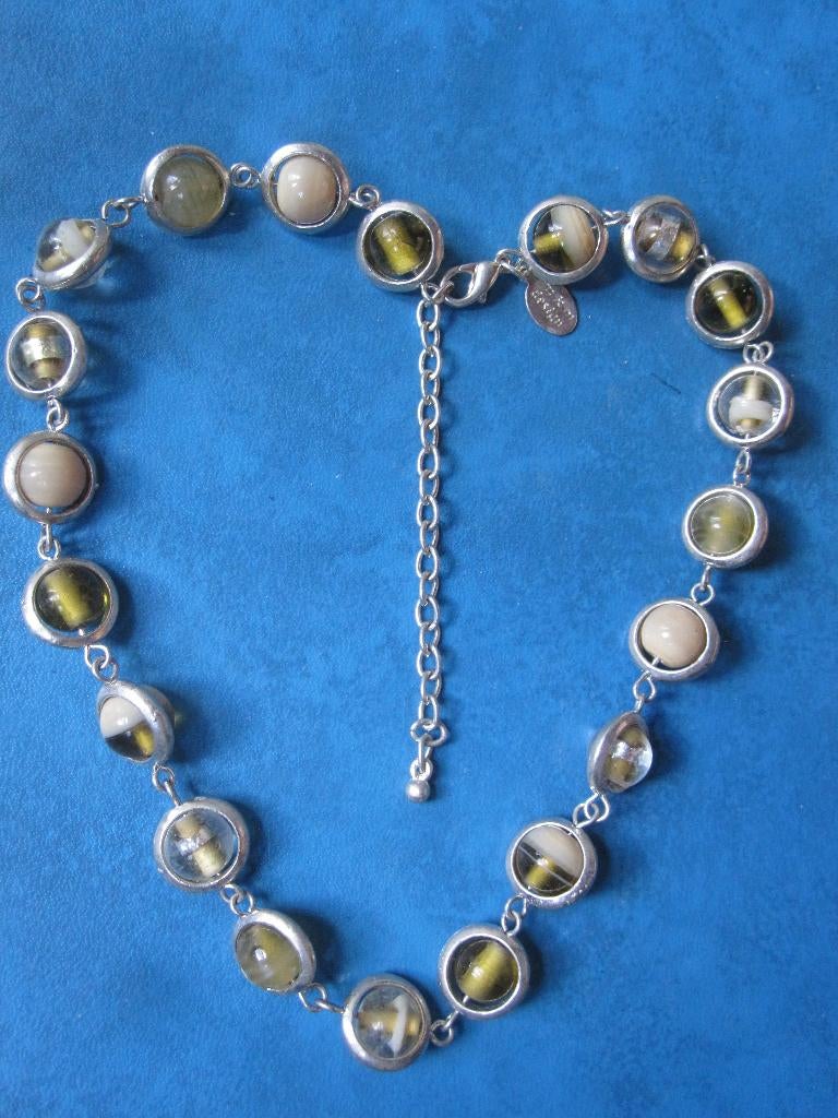 Une sorte de collier de perles (nouveau), Enlèvement ou Envoi, Neuf, Brun, Autres matériaux