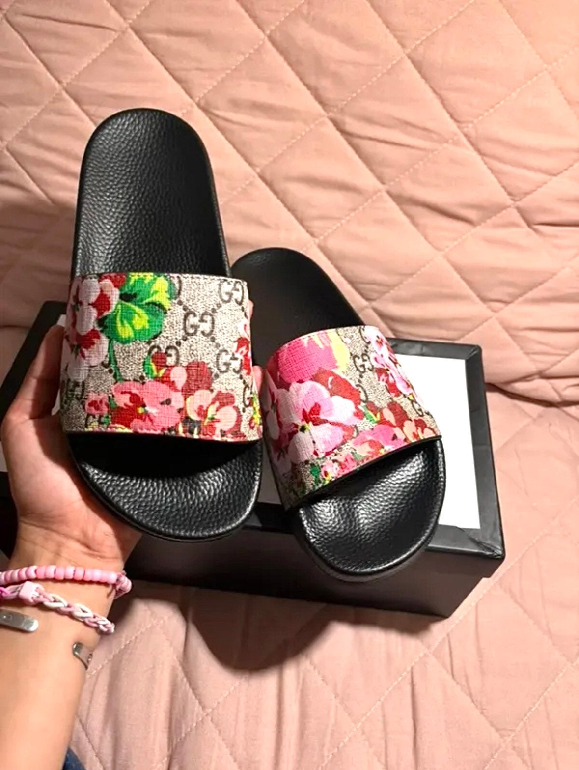Gucci bloom slippers ongedragen nieuwe!, Ophalen of Verzenden, Nieuw, Roze, Slippers