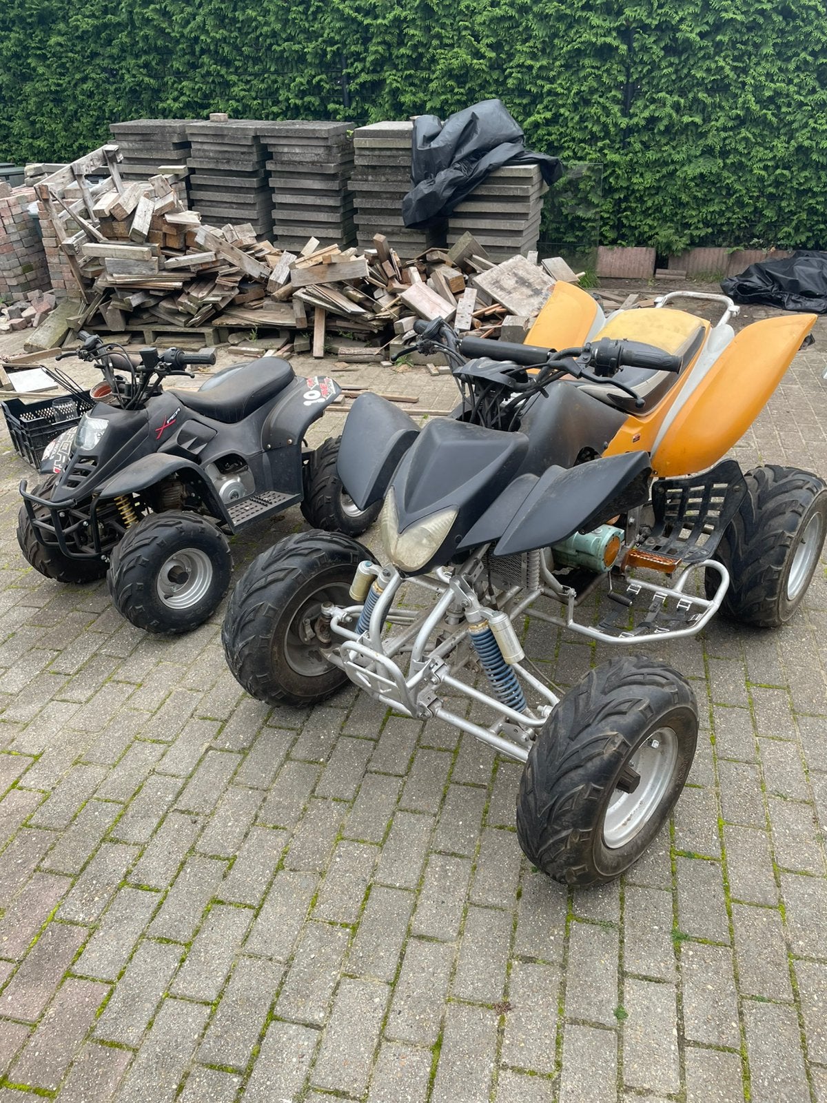 2 Chinese quads tekoop of Teruil