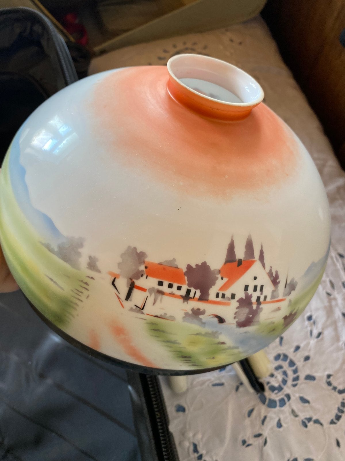 Abat-jour globe ancien en opaline peinte  vintage, Antiquités & Art, Enlèvement