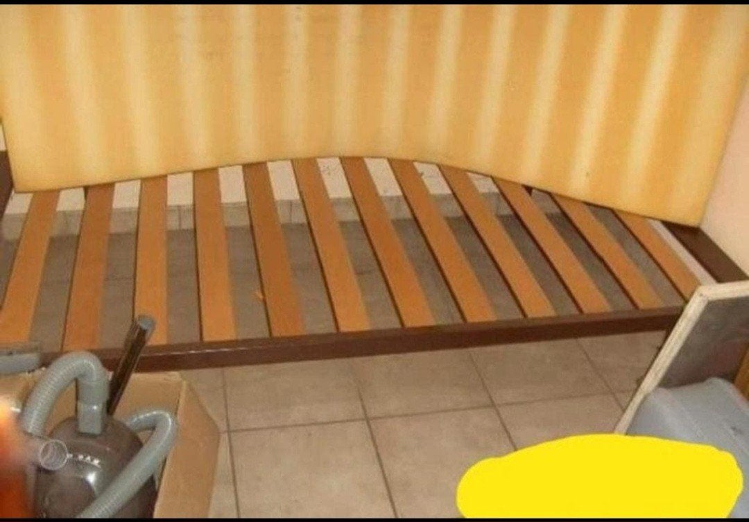 Lit en métal complet avec sommier et matelas (en mousse), Enlèvement