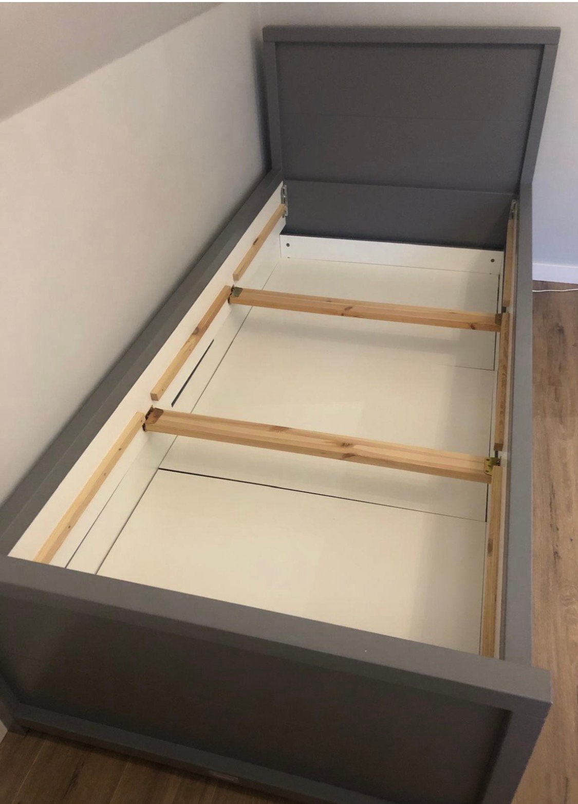 Bopita Napoli eenpersoonsbed Pebble Grey, Huis en Inrichting, Ophalen, 90 cm, Eenpersoons, Zo goed als nieuw