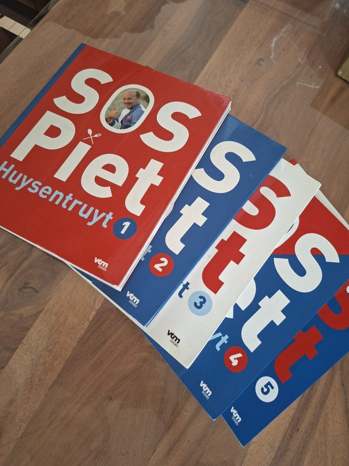 5 boeken sos piet, Ophalen