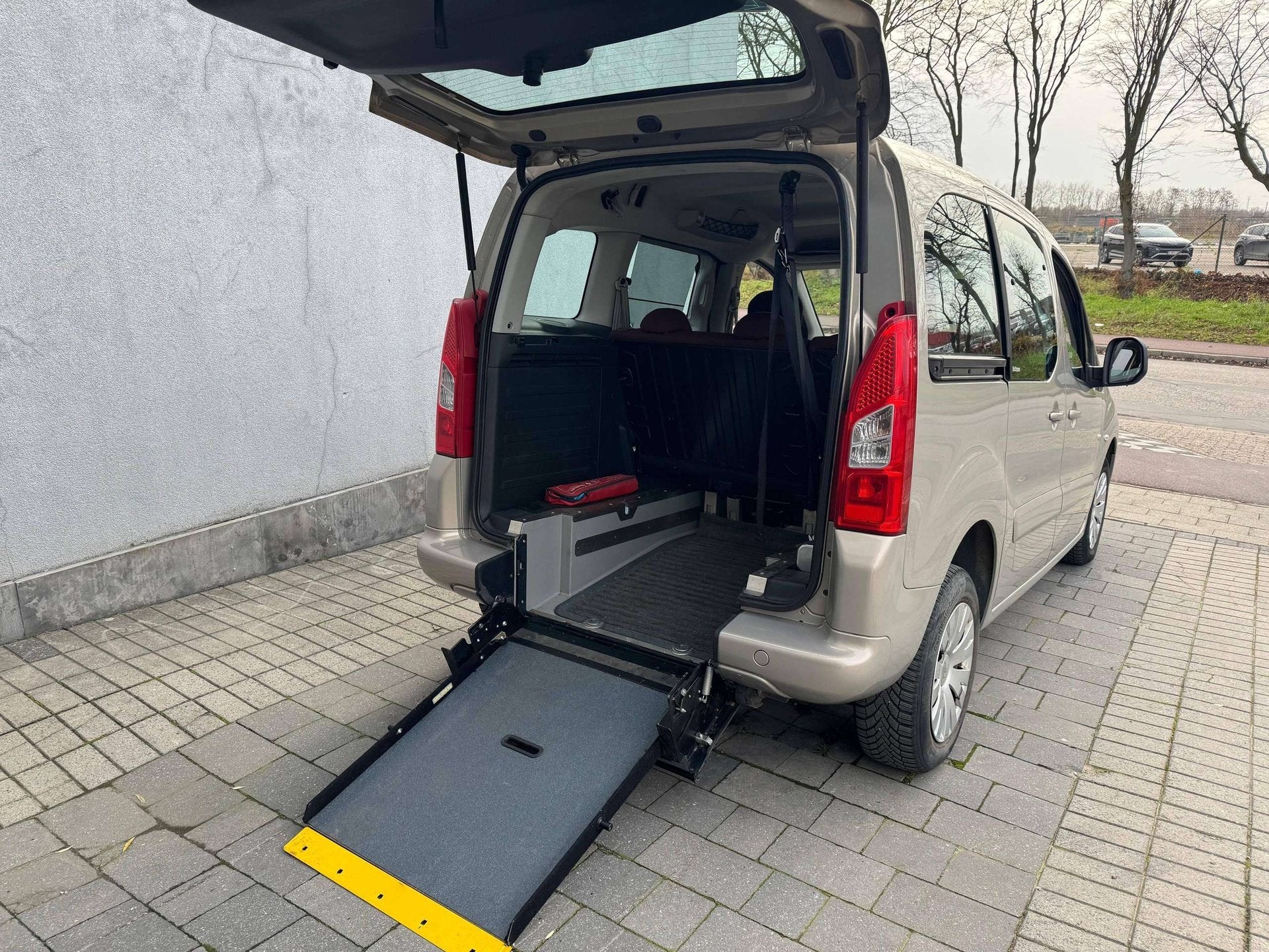 Citroen Berlingo Berlingo 1.6 HDi Multispace TPMR PMR rolsto, Autos, 90 ch, Beige, Entreprise, Boîte manuelle