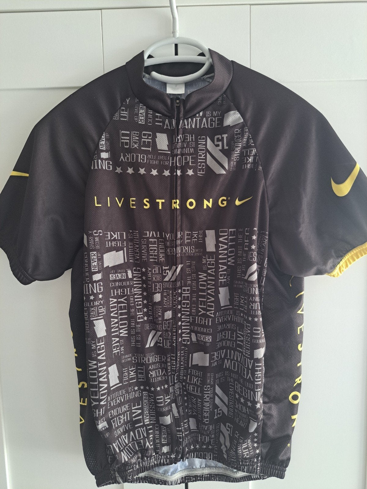 Livestrong truitjes, Ophalen