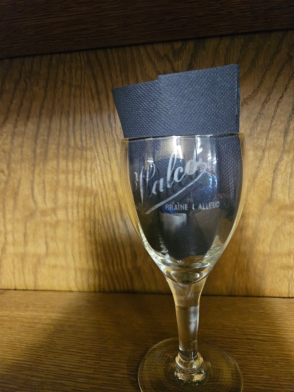 vieux verres à bière au levain, Enlèvement