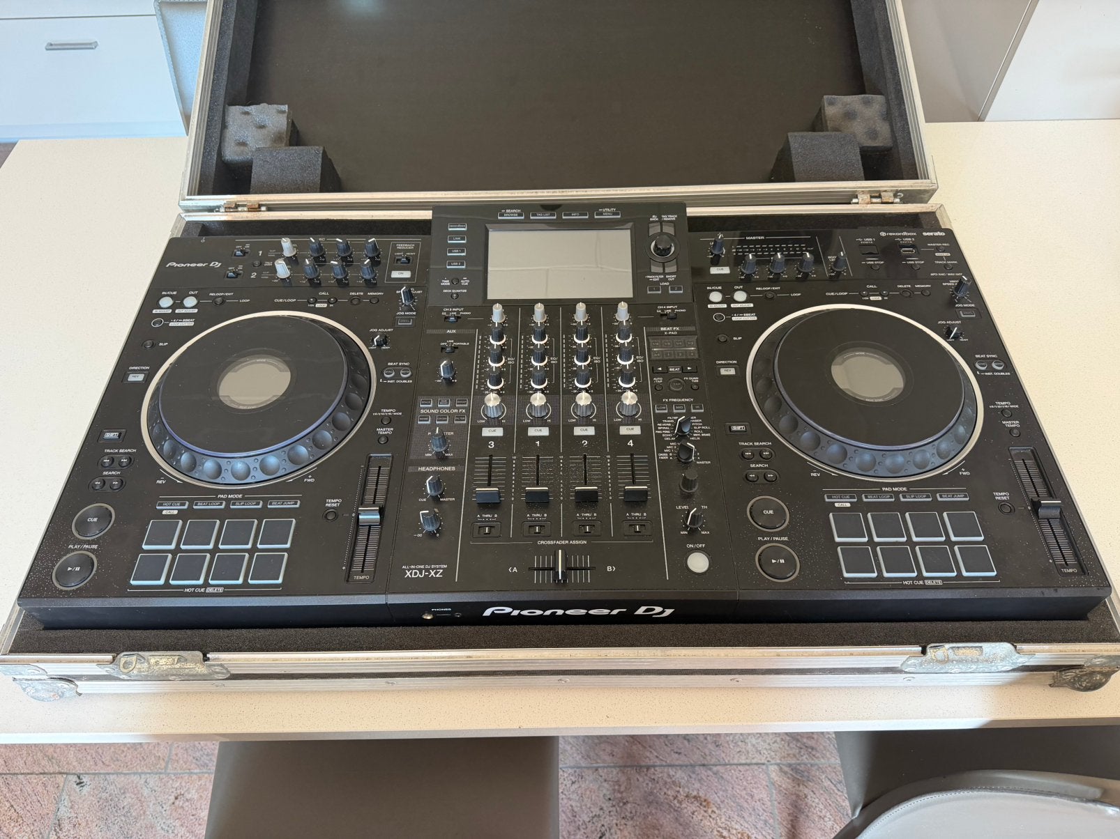 Pioneer XDJ-XZ + Flightcase & Decksaver, Muziek en Instrumenten, Dj-sets en Draaitafels, Ophalen, Gebruikt, Pioneer
