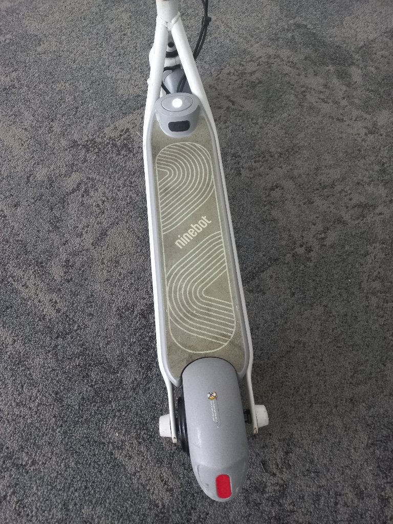 Trottinette électrique pour enfants Ninebot ZING C8 - bien, Vélos & Vélomoteurs, Enlèvement, Utilisé, Step électrique (E-scooter)