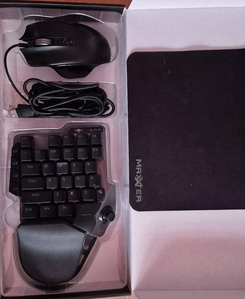 Spirit of Gamer XPERT-G900-gamingbundel, Computers en Software, Toetsenborden, Ophalen, Ergonomisch, Numeriek, Zo goed als nieuw