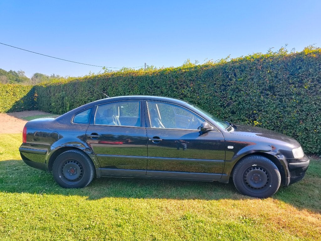 Volkswagen Passat Benzine Bwj. 2000, Auto's, Volkswagen, 4 deurs, Zwart, 4 cilinders, Zwart