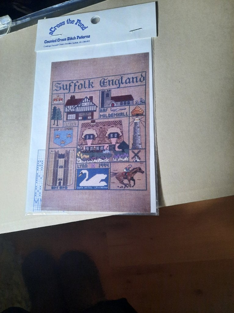 Motif original Suffolk, Angleterre De autre côté de l'étang, Enlèvement ou Envoi, Comme neuf, Broderies à la main, Patron