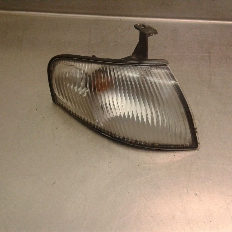 CLIGNOTANT DROIT Mazda 323 P (BA15) (01-1996/09-1998), Utilisé, Mazda