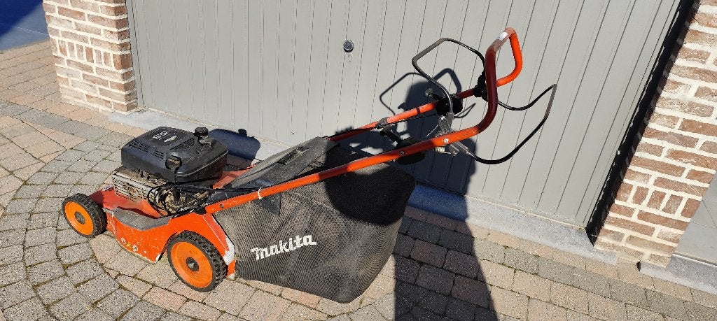 Autoporteur Makita EUM465 à 2 vitesses — XTL 55, Jardin & Terrasse, Tondeuse rotative, Tondeuses à gazon à essence, 40 à 49 cm