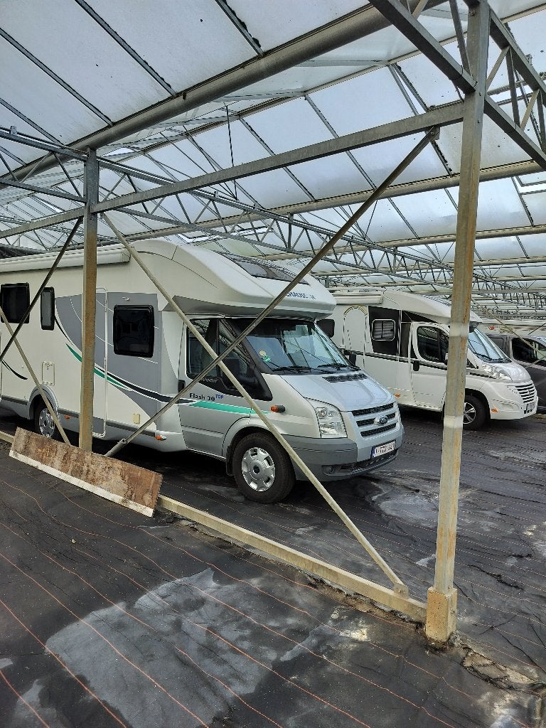 Stalling caravan, Caravans en Kamperen, Caravanopslag