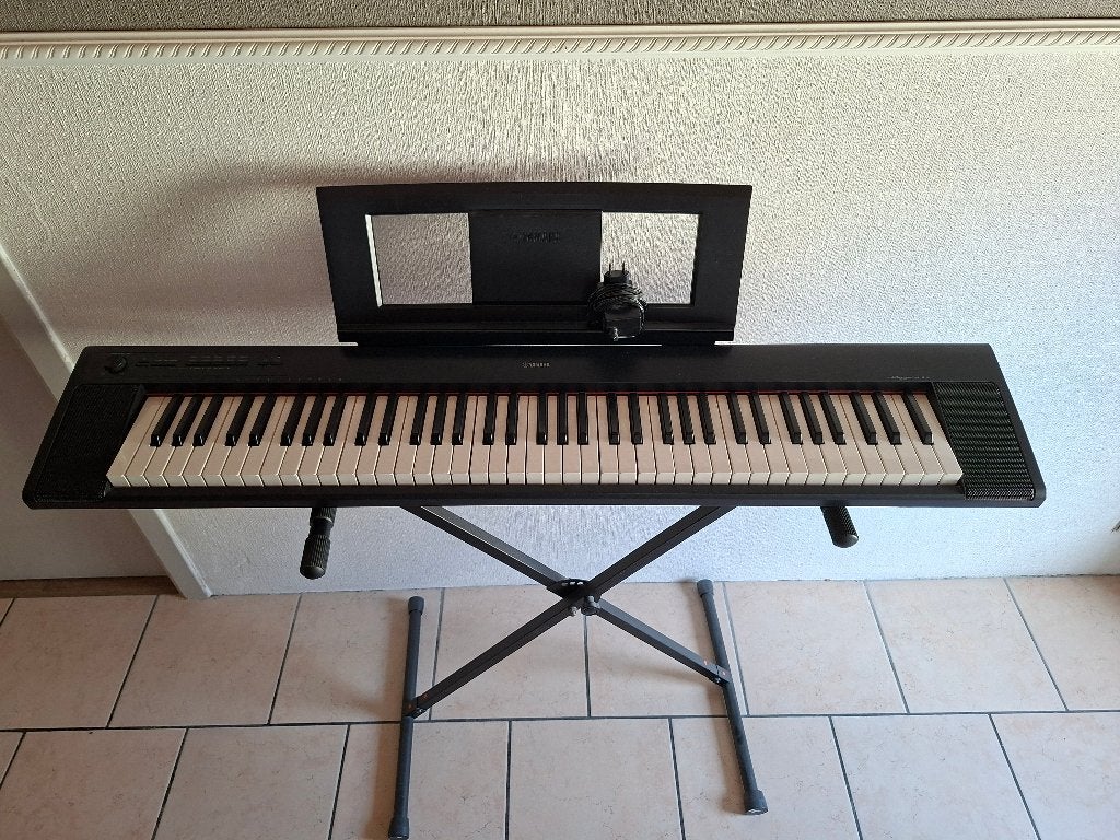 Piano Yamaha NP-32 Piaggero, Yamaha, Comme neuf, Enlèvement, Avec pied