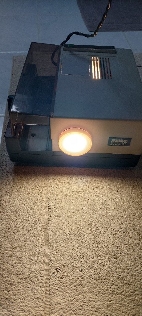 Projecteur de diapositives + kit d'accessoires, TV, Hi-fi & Vidéo, Enlèvement, Utilisé, Avec écran