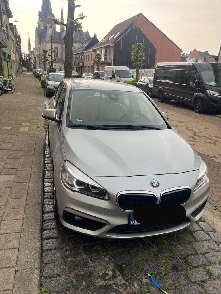 Bmw 218i active tourer automaat lage km stand, Auto's, BMW, 5 zetels, 5 deurs, Particulier, Zilver of Grijs