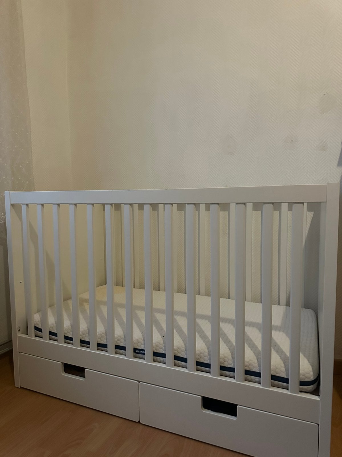 Wit babybedje met matras, Ophalen, Gebruikt, Jongetje of Meisje