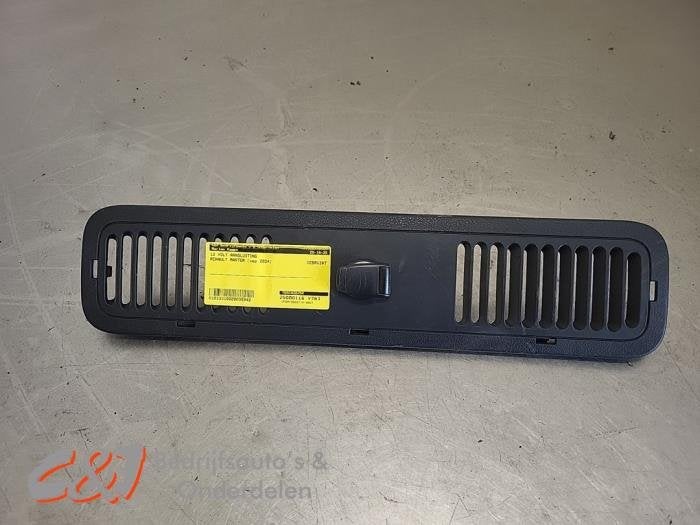 Prise 12 Volts d'un Renault Master, Renault, -, 3 mois de garantie, Utilisé