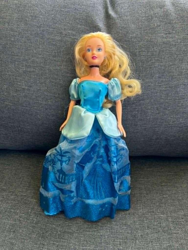 Barbie Cendrillon, Enfants & Bébés, Jouets | Poupées, Utilisé, Barbie, Enlèvement