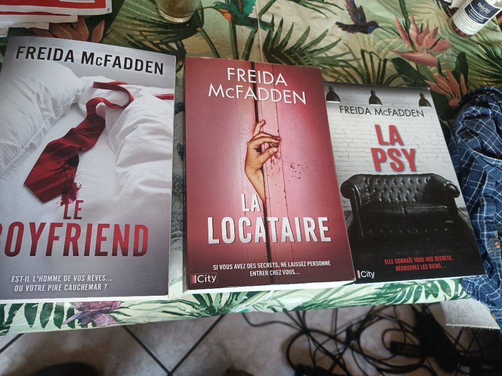 A vendre lot de livres freida mcfadden, Enlèvement ou Envoi, Utilisé, Freida McFadden.