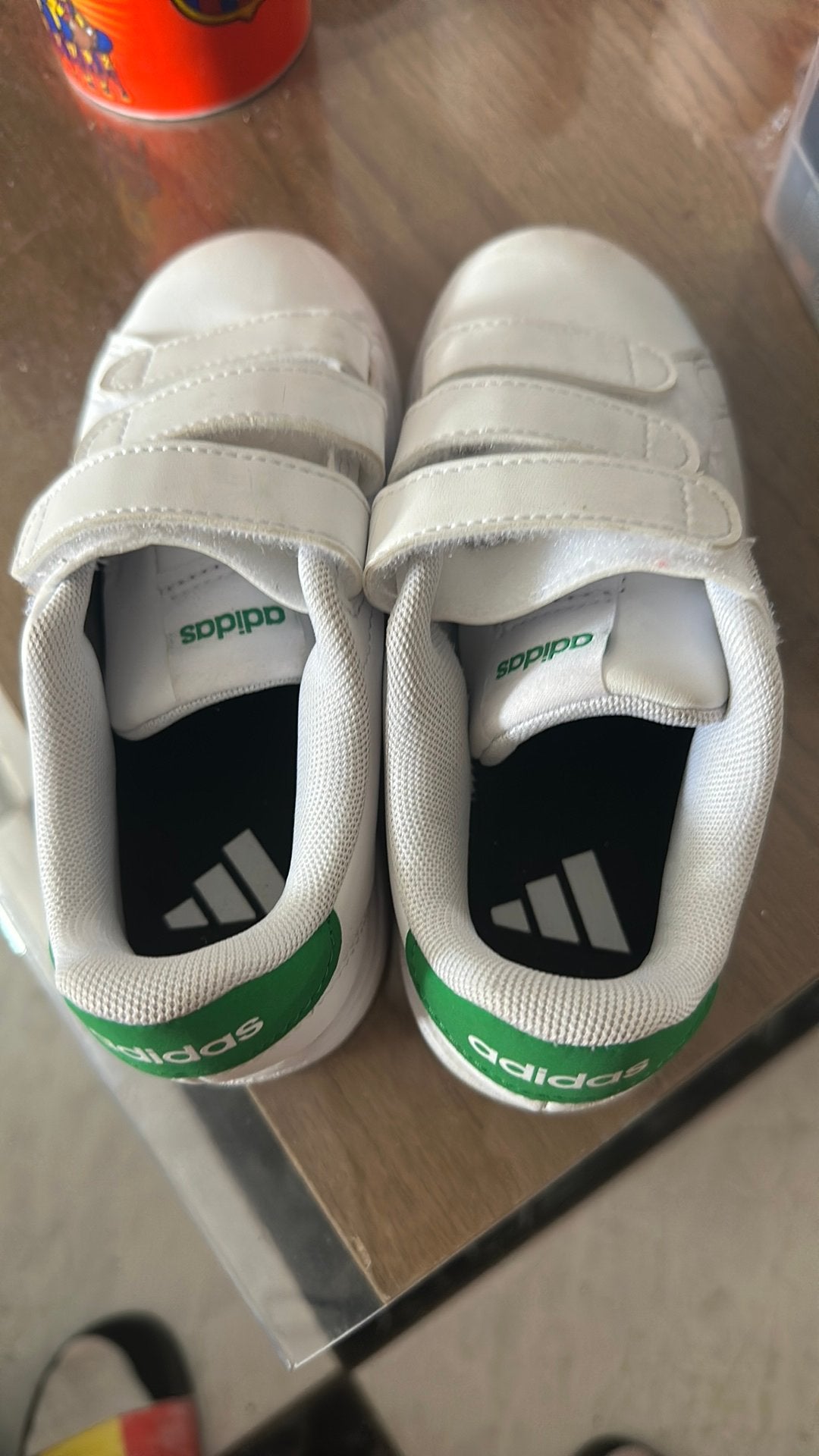 Sneaker van Adidas clean, Sport en Fitness, Ophalen, Zo goed als nieuw