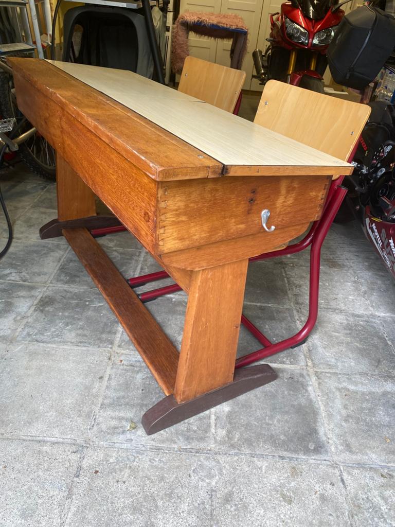 Oude schoolbank en twee ijzeren stoelen, Enlèvement