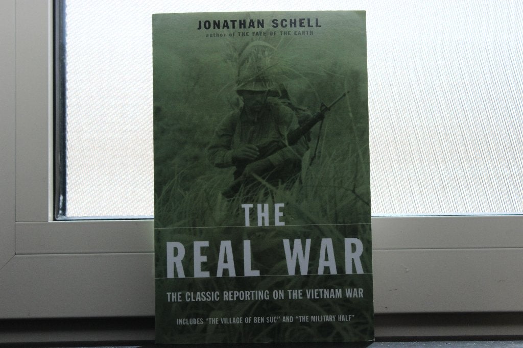 BOEK THE REAL WAR JONATHAN SCHELL, Ophalen of Verzenden