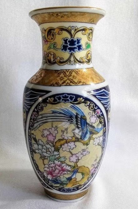 Japanse vaas. Vogel- en bloemdessing, Ophalen