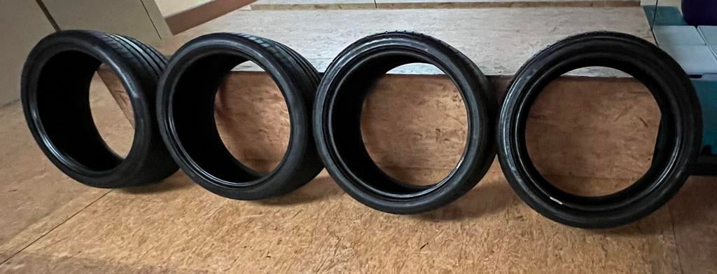 Zomer runflat banden 2x255/35R19 98Y en 2x225/40R19 93Y, Auto-onderdelen, Banden en Velgen, Gebruikt, 255 mm, Band(en), Personenwagen