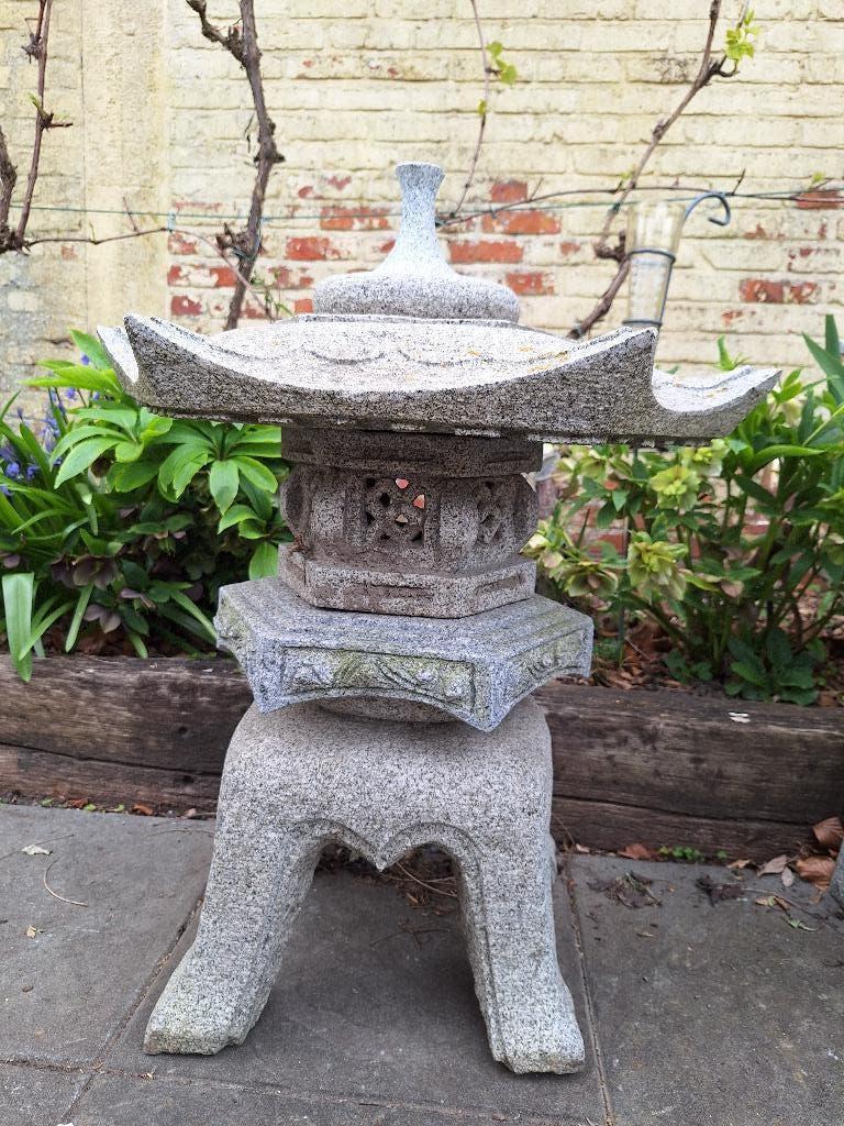 Japanse granieten sneeuwlantaarn, Tuin en Terras, Tuinbeelden, Zo goed als nieuw, Overige typen, Steen, Ophalen