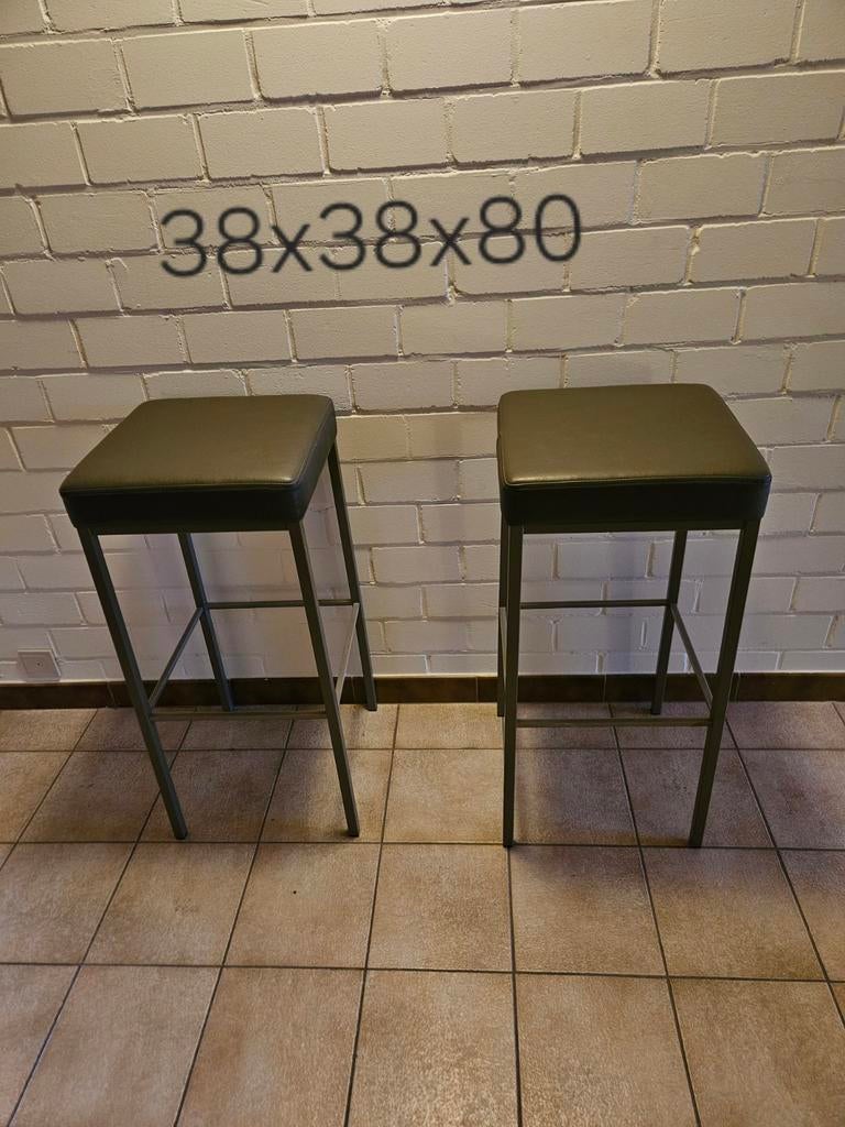 Hoge stoelen, Enlèvement
