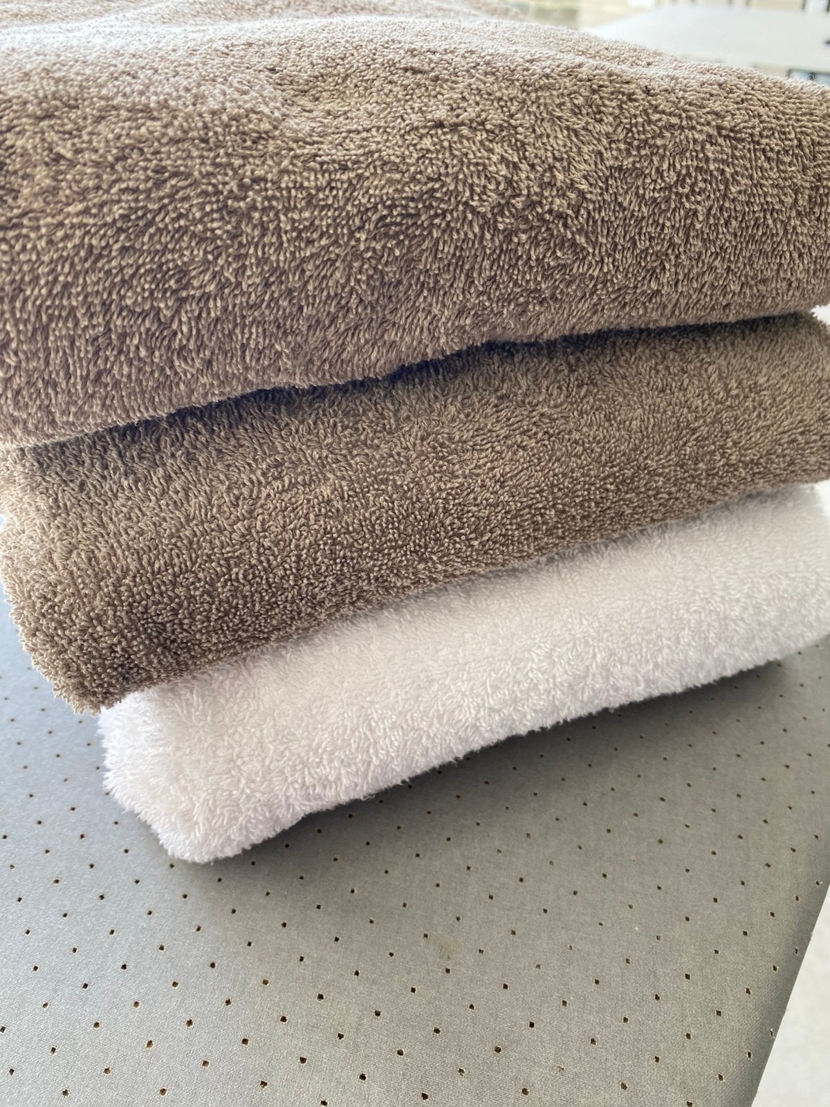 Set de 3 serviettes de bain, Maison & Meubles, Enlèvement ou Envoi, Comme neuf, Brun, Drap de bain