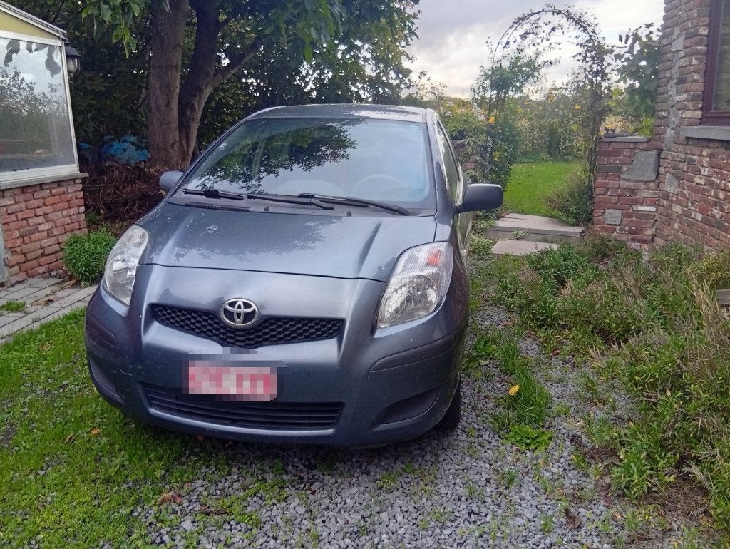 Yaris 2009 Gris, Autos, Argent ou Gris, Achat, 4 portes, Boîte manuelle