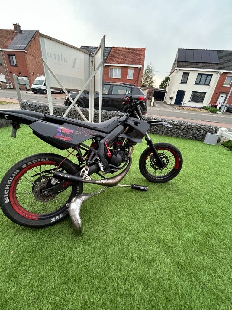 Derbi senda xtreme sm 77 cc PROJECT, Ophalen, 6 versnellingen, 77 cc, Klasse B (45 km/u)