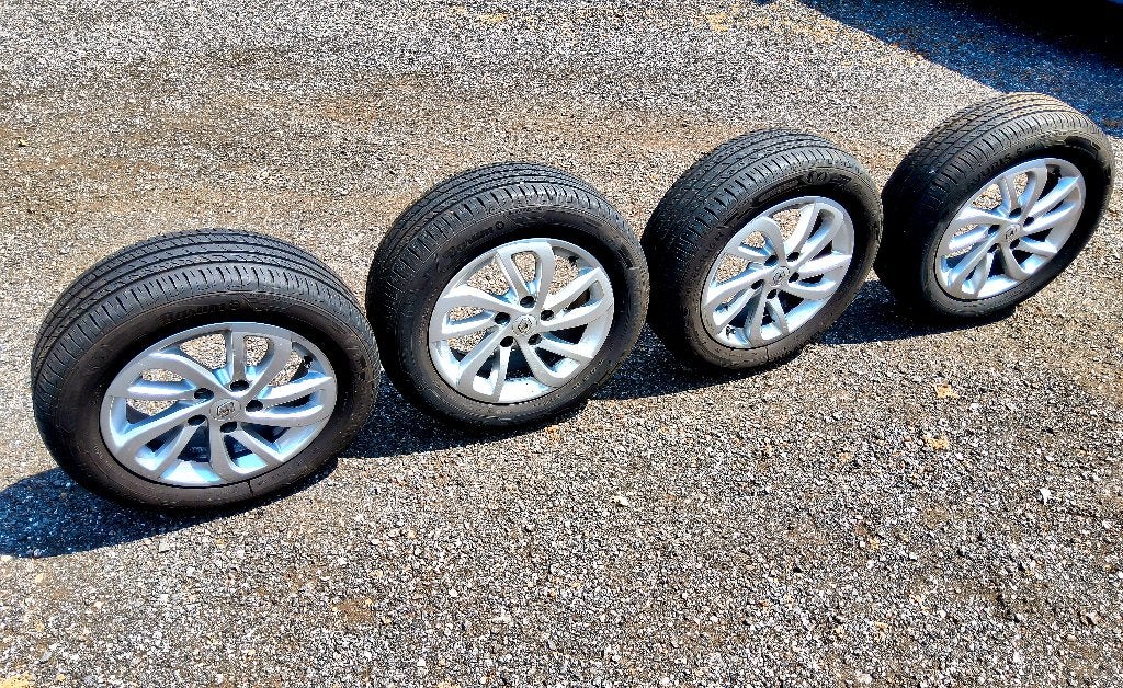 Très belles jantes originales Renault avec pneus été, Autos : Pièces & Accessoires, Pneus & Jantes, Pneus et Jantes, Pneus été