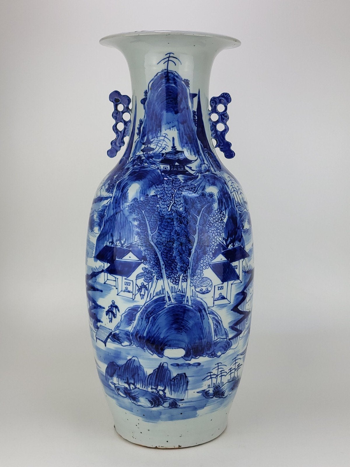 Grand vase chinois ancien en céladon, bleu et blanc, Antiquités & Art, Art | Art non-occidental, Bleu, Enlèvement ou Envoi, Vase