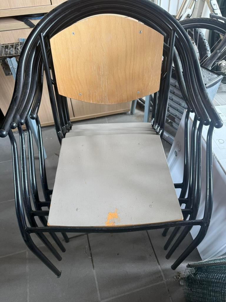 4 stoelen ijzer met houten zit en rugleuning., Tuin en Terras, Tuinstoelen, Ophalen, Gebruikt, Metaal, Stapelbaar