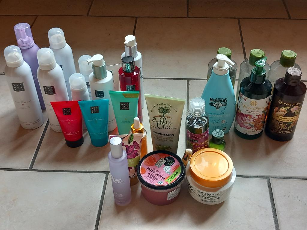 28 produits pour le corps, Handtassen en Accessoires, Uiterlijk | Lichaamsverzorging, Ophalen of Verzenden, Gebruikt, Bodylotion, Crème of Olie