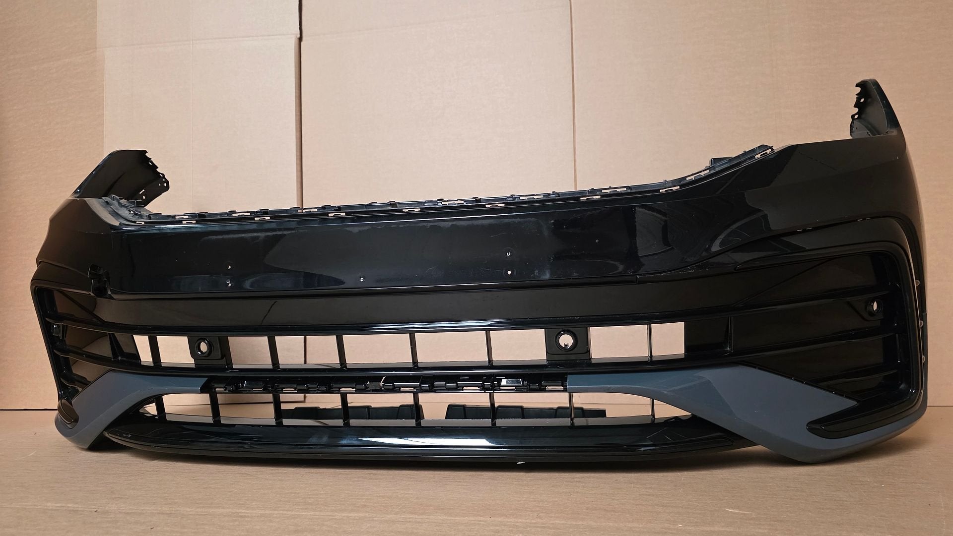 Voorbumper VW Tiguan 5NA R-line 6xPDC Facelift VOLKSWAGEN BU, -, Origine de la pièce connue, Utilisé, -