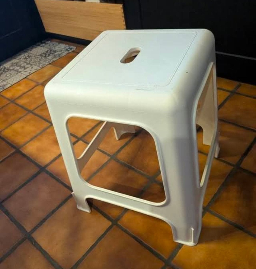 tabouret en plastique. solide, Enlèvement