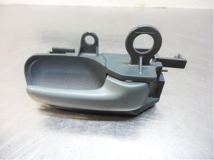Poignée portière 4portes avant droite d'un Toyota Yaris (Y, -, 3 mois de garantie, Toyota, Utilisé