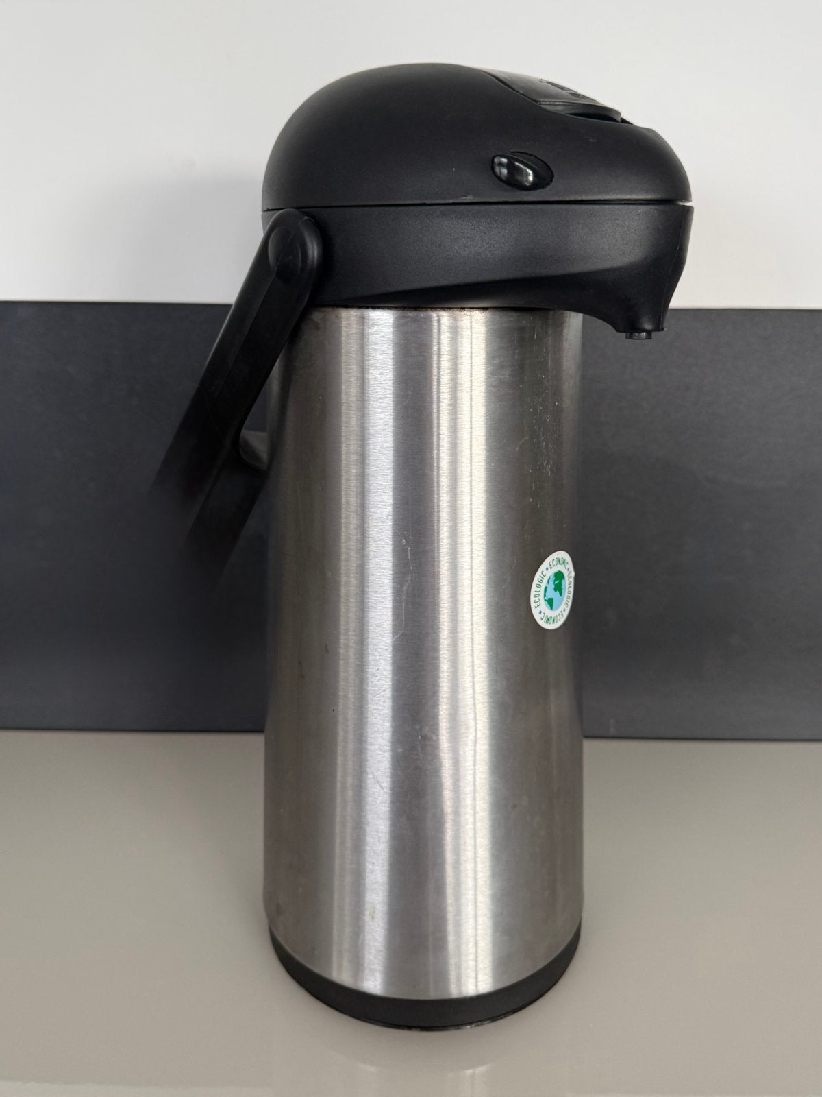 Distributeur isotherme à pompe inox 1,8 L – chaud & froid, Enlèvement ou Envoi, Utilisé, Carafe à café
