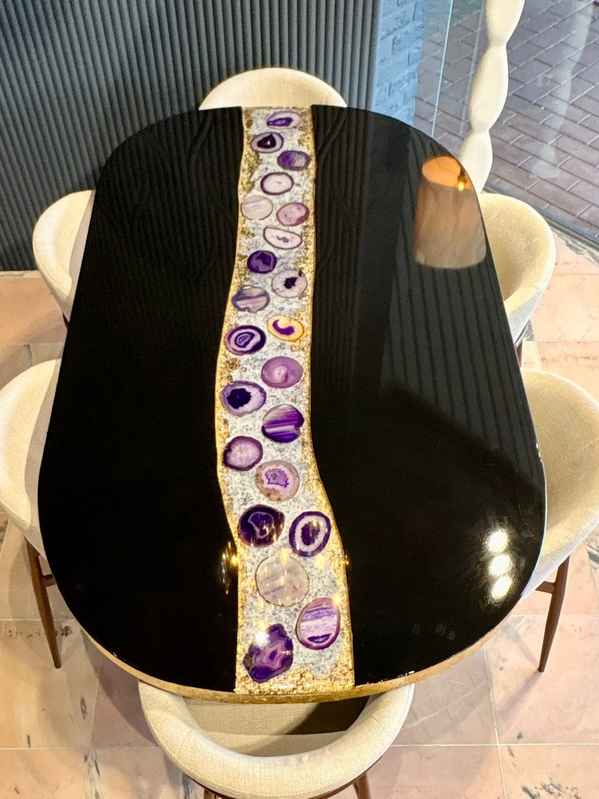 TABLE À MANGER GEODE — Époxy noir + agatesl violettes, Maison & Meubles, Tables | Tables à manger, 200 cm ou plus, Leonardo, Leonardo